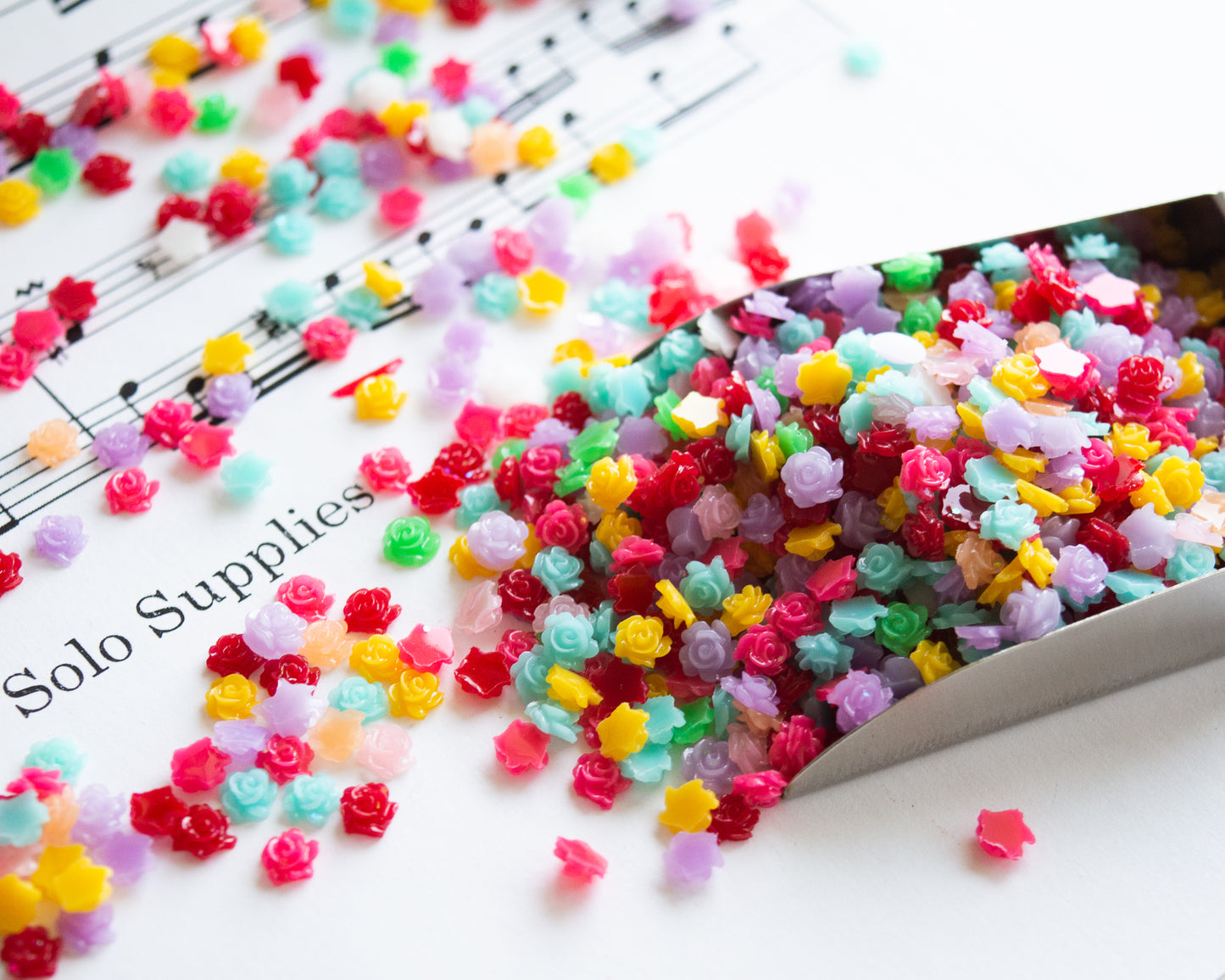 5.5mm Tiny Resin Roses Mixed Colors Flatback Cabochons for DIY Nails Slime Art Crafting Jewelry Manicure Mosaic Small Miniature Doll Flower