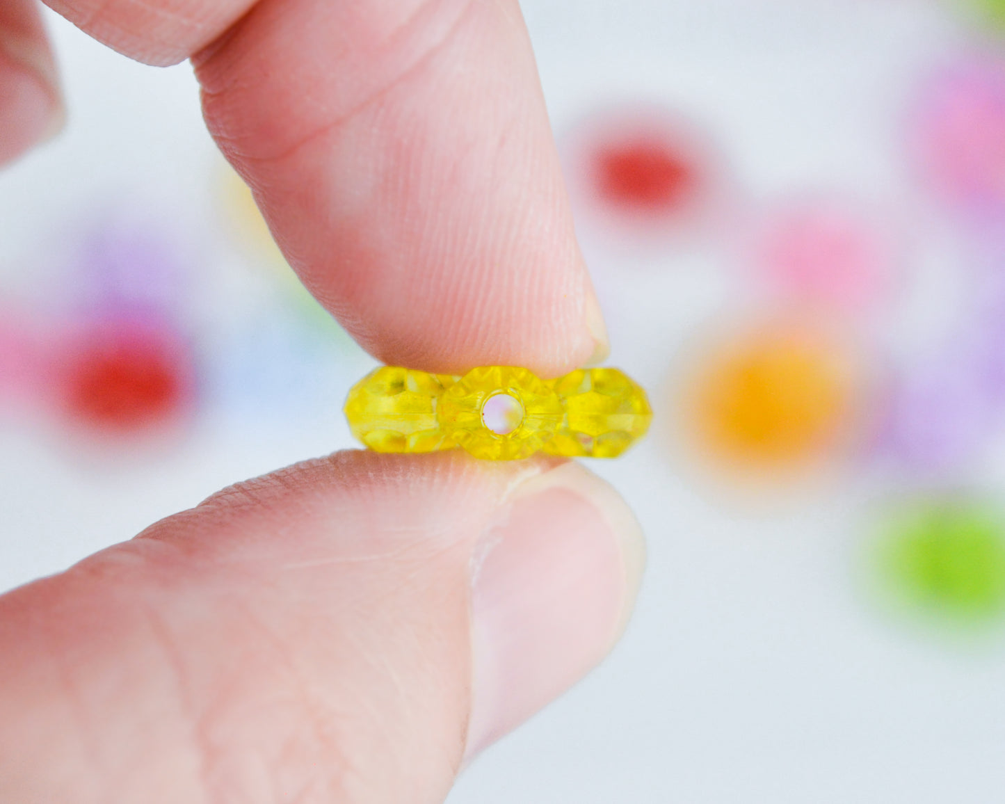 14mm Faceted Flower Beads in Transparent Acrylic