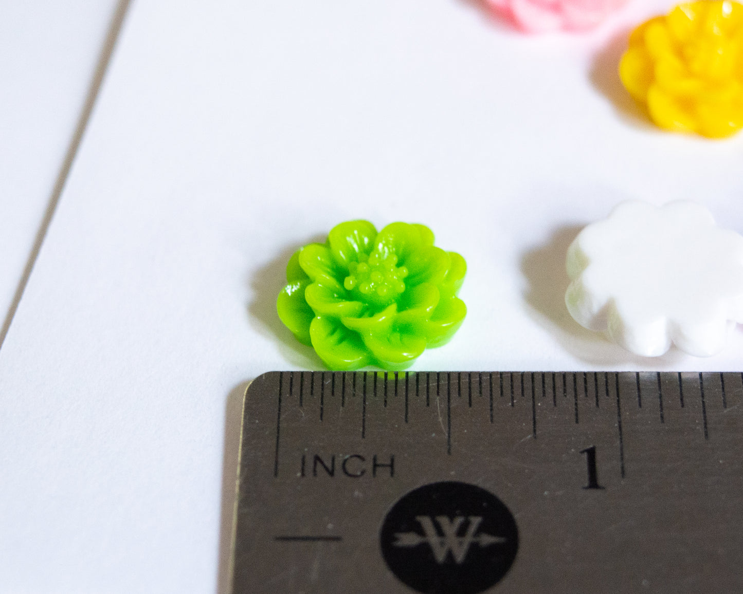 15.5mm Flower Cabochons in Colorful Resin, Bright Bold Color Mix, Chrysanthemum Dahlia Shape, Flatback Undrilled Cabs for DIY Jewelry Crafts