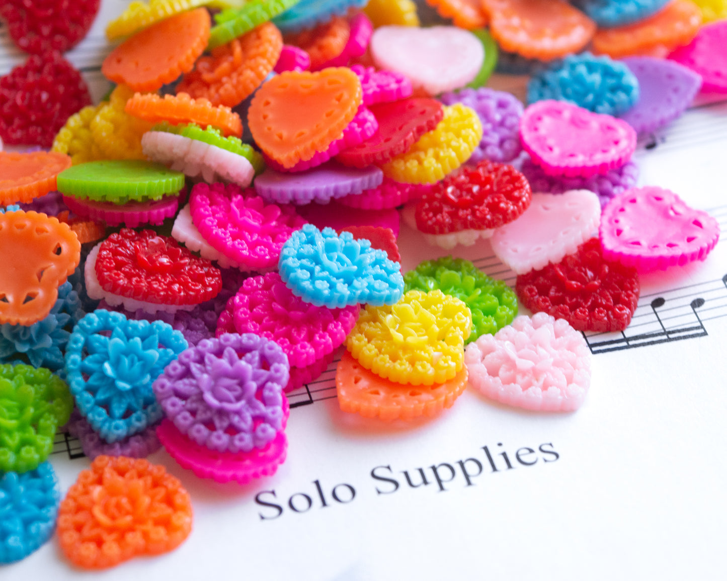 16.5 mm Heart Cabochon With Flower Detail, Flatback Resin Pieces