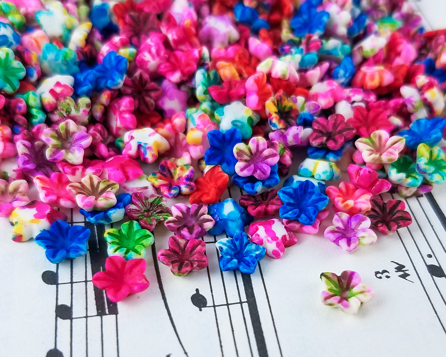 6.25mm Splatter Painted Lily Cabochons in Colorful Resin
