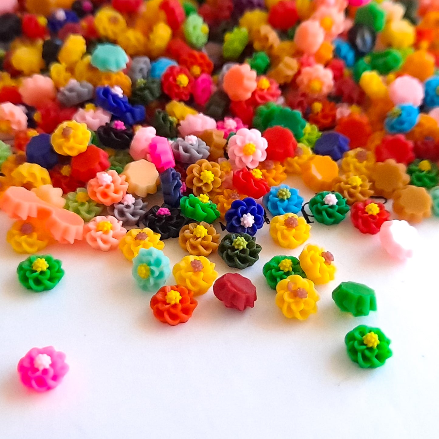 Tiny 5.75mm Dahlia Cabochons, Colorful Autumn Mix Resin Flowers, Flatback Floral Chrysanthemum Mums for DIY Crafts Nails