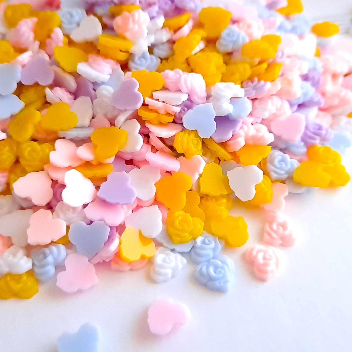 6.5mm Heart Flatbacks With Flower Detail, Glue On Cabochon Resin Confetti Decoden Embellishment for Nail Art Jewelrymaking and Crafting