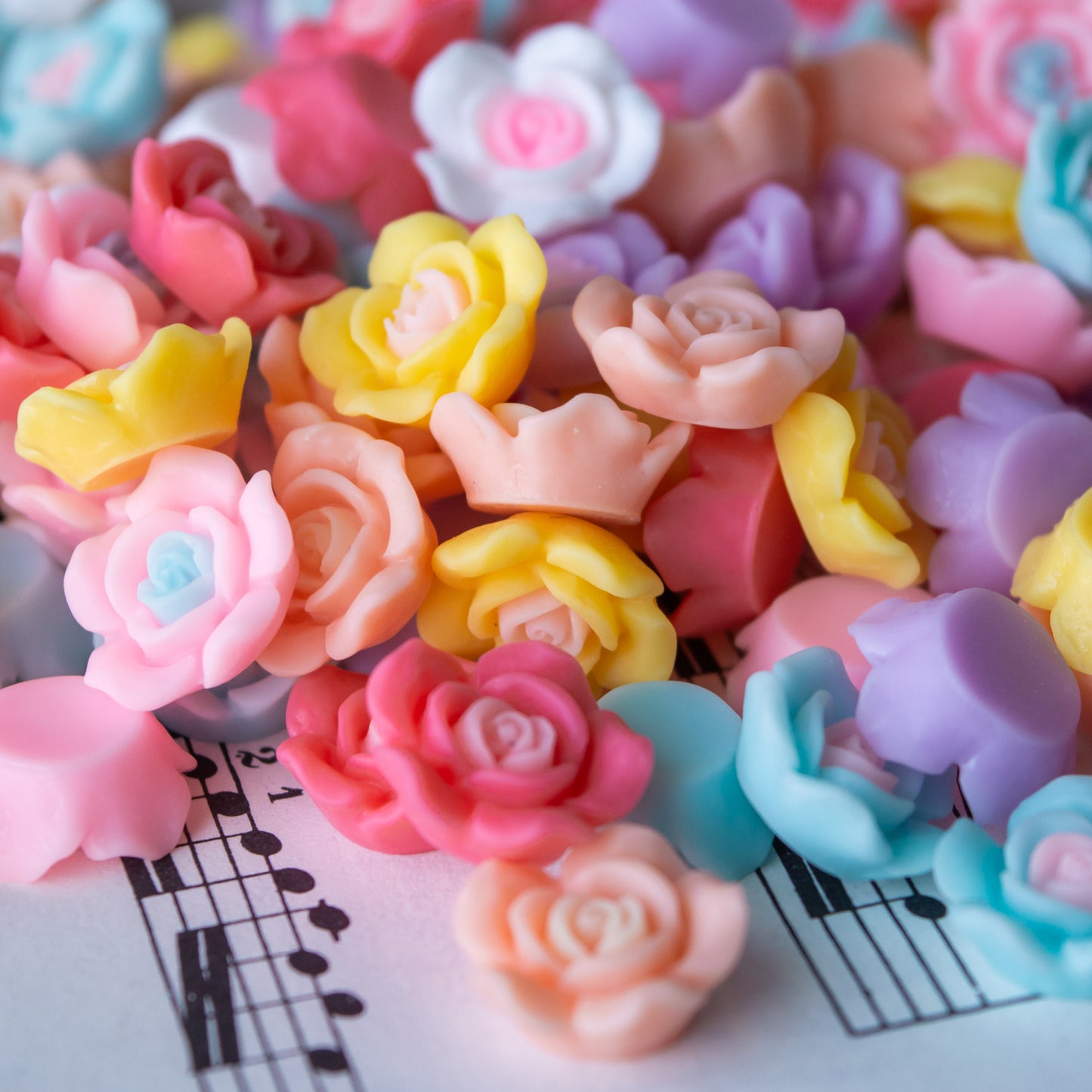 14mm Rose Cabochons In Two-Tone Resin