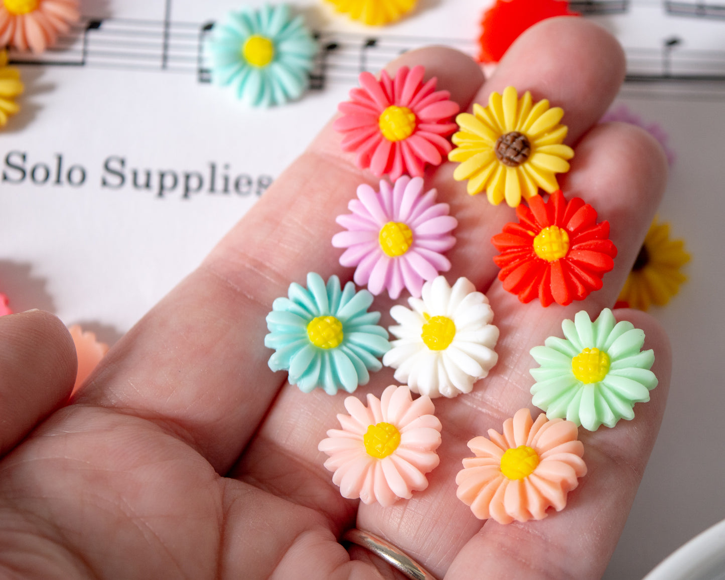 16mm Daisy Cabochons in Colorful Resin