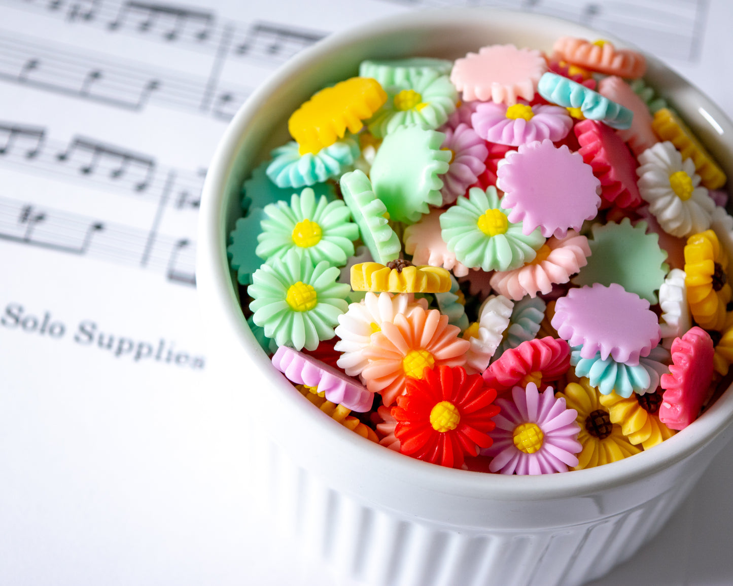 16mm Daisy Cabochons in Colorful Resin