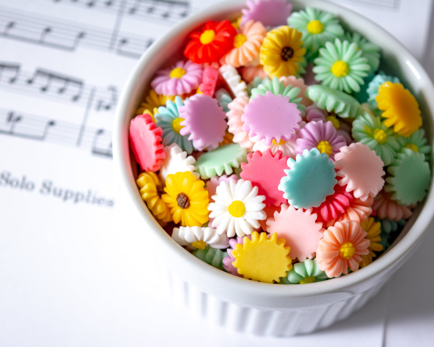 16mm Daisy Cabochons in Colorful Resin