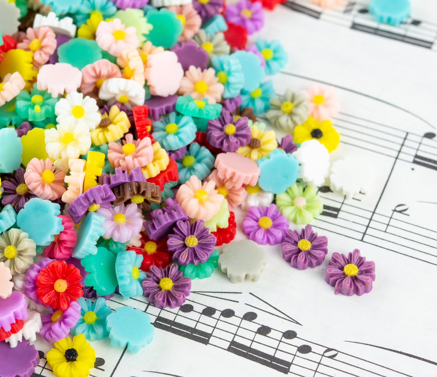 8mm Two-Tone Daisy Cabochons in Colorful Resin