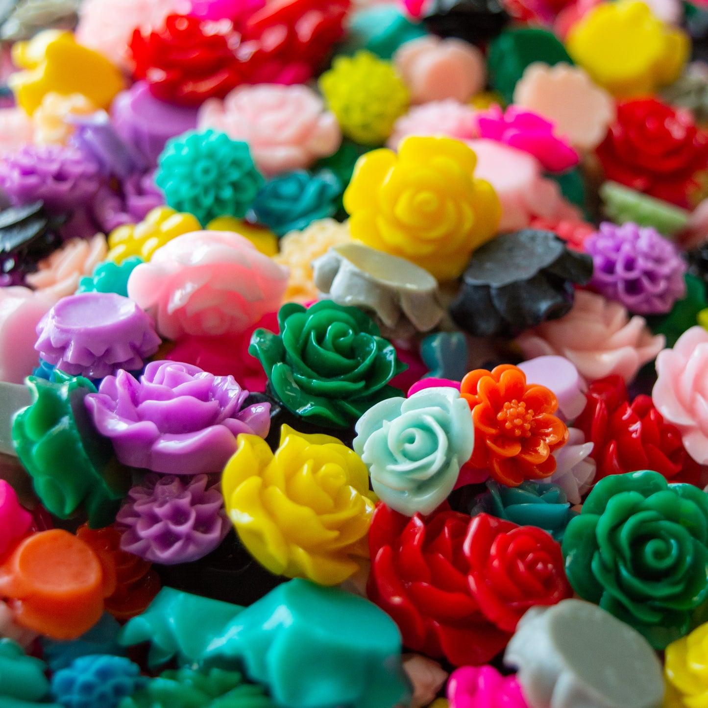 Mixed Flower Cabochons in Colorful Resin, Random Colors Shaped and Sizes