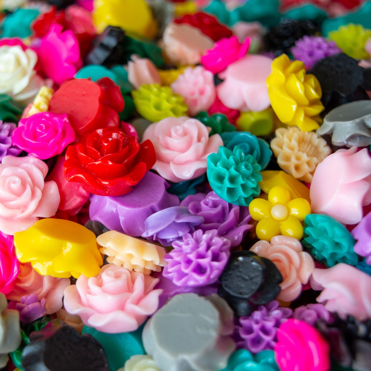 Mixed Flower Cabochons in Colorful Resin, Random Colors Shaped and Sizes