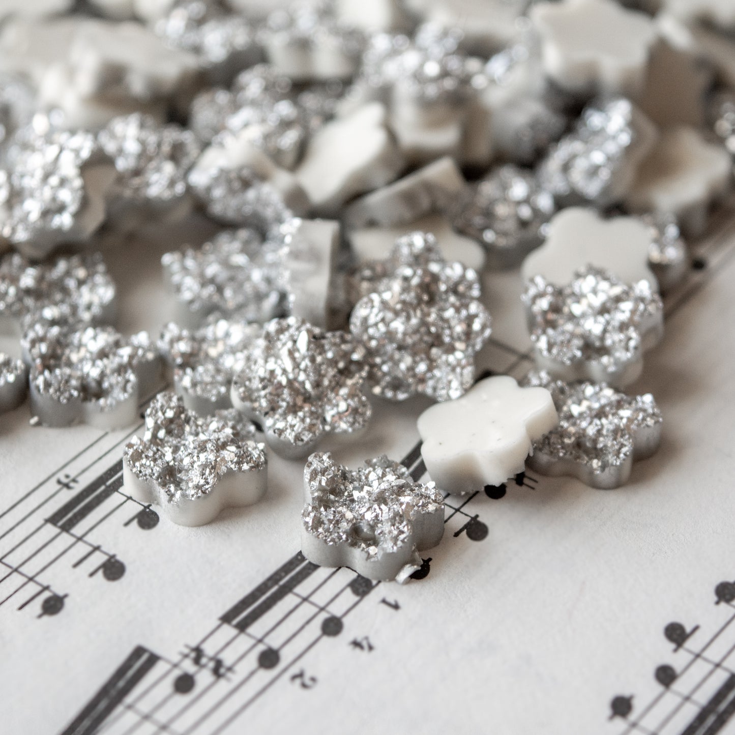 11.5mm Glitter Druzy Flower Cabochons in Metallic Silver