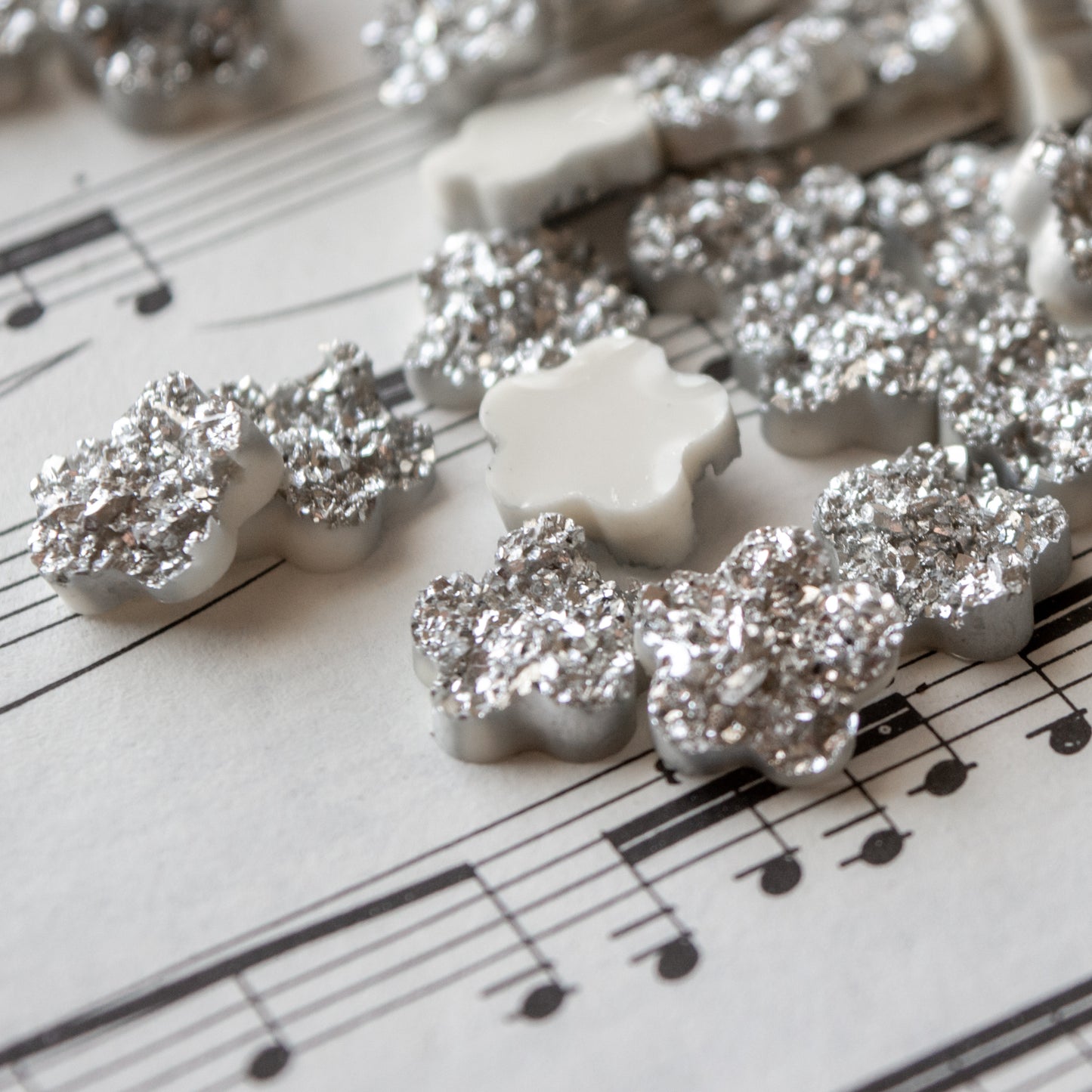 11.5mm Glitter Druzy Flower Cabochons in Metallic Silver
