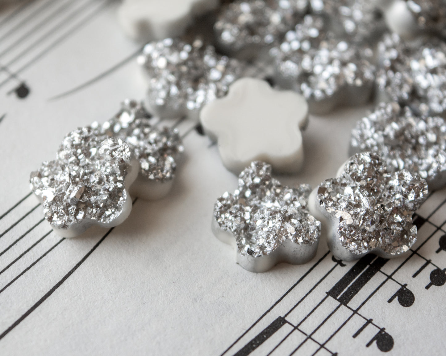 11.5mm Glitter Druzy Flower Cabochons in Metallic Silver