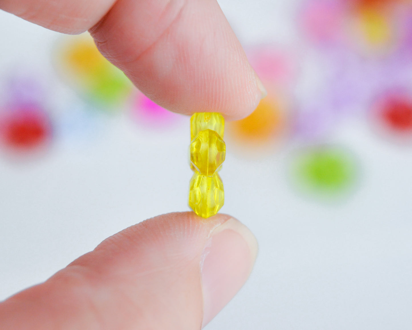 14mm Faceted Flower Beads in Transparent Acrylic