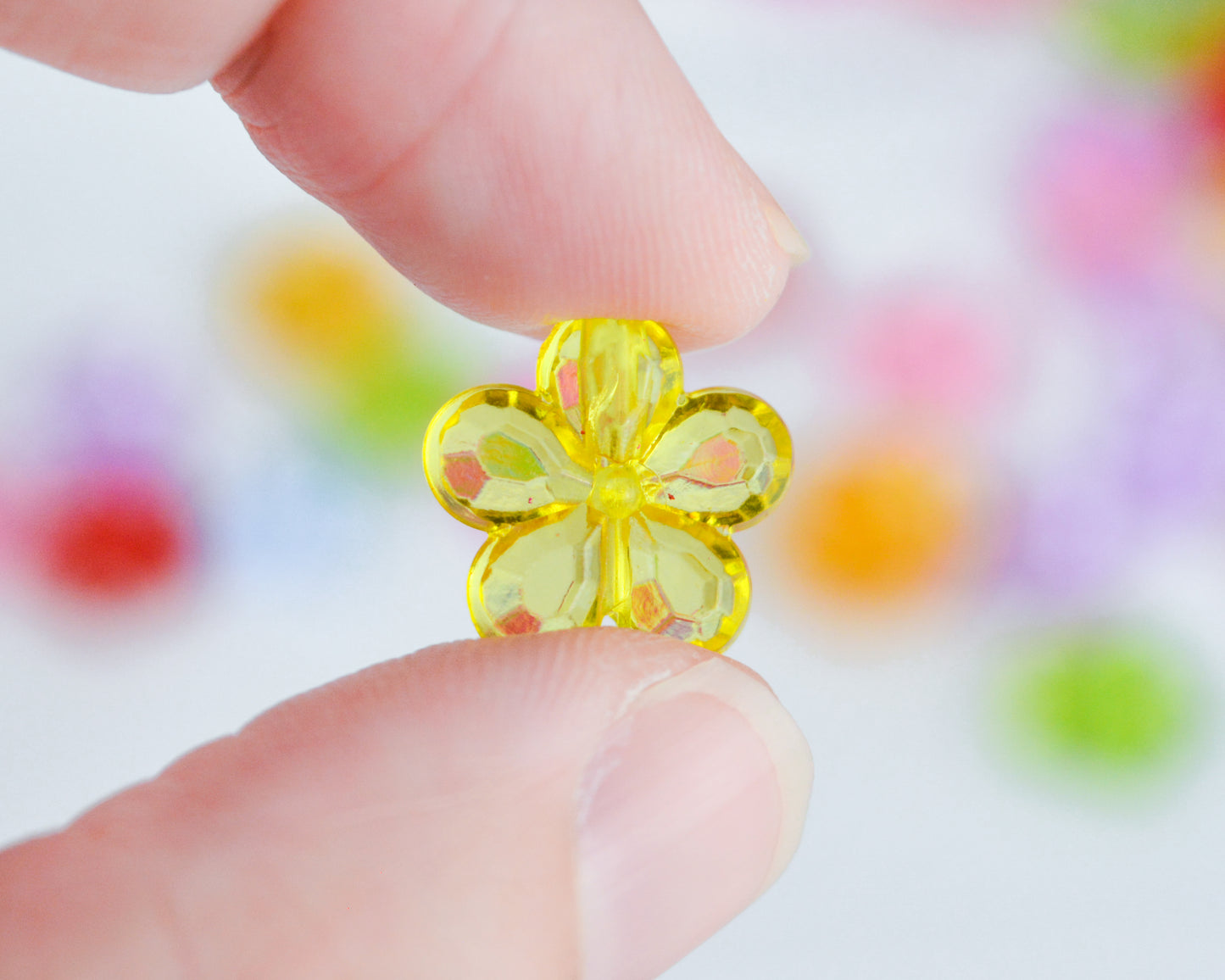 14mm Faceted Flower Beads in Transparent Acrylic