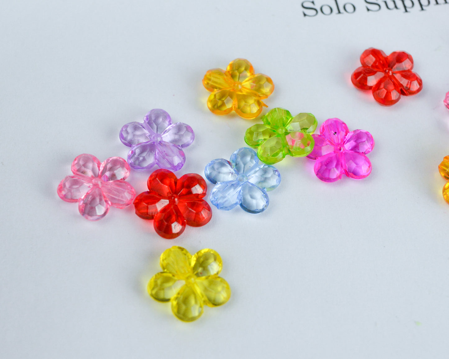 14mm Faceted Flower Beads in Transparent Acrylic