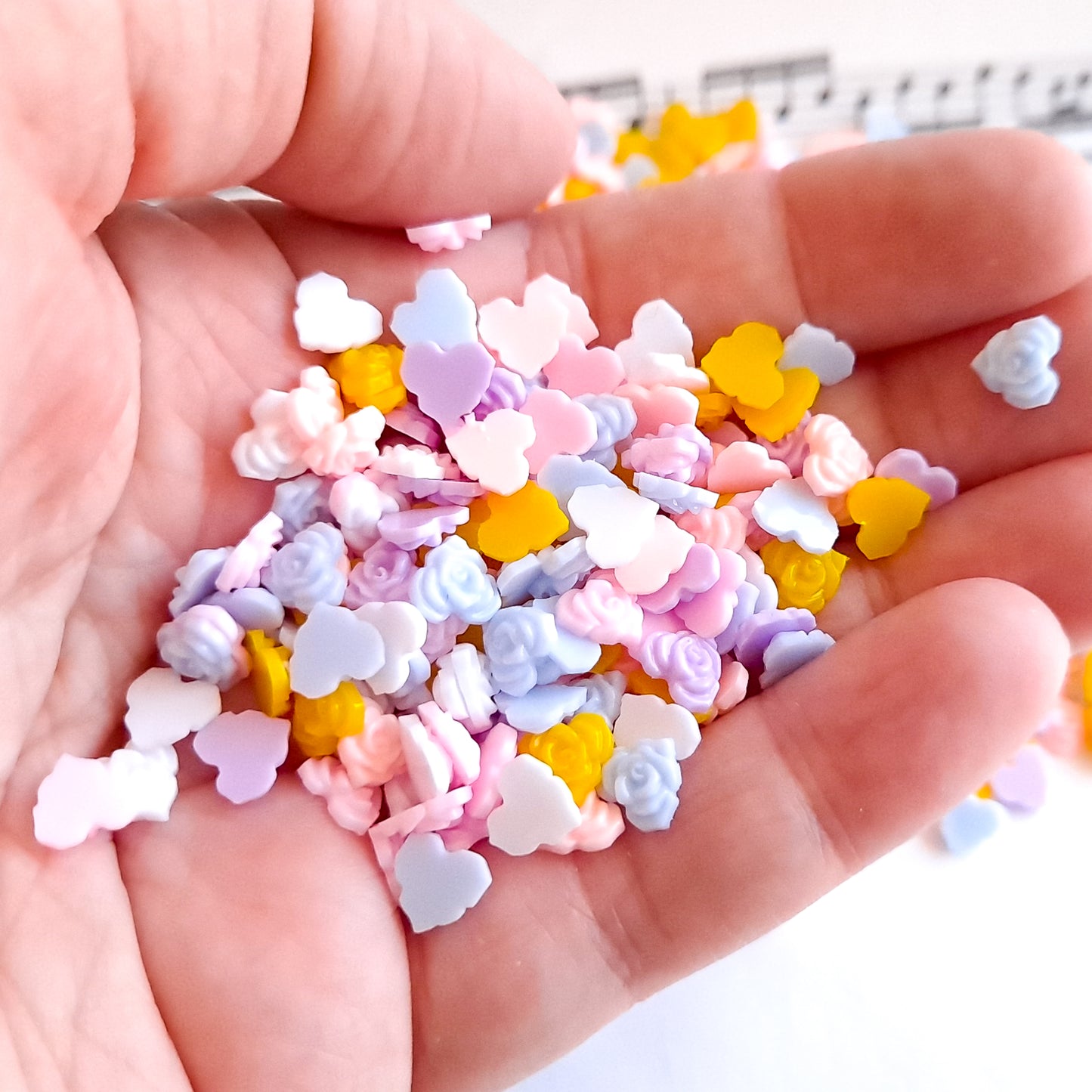 6.5mm Heart Flatbacks With Flower Detail, Glue On Cabochon Resin Confetti Decoden Embellishment for Nail Art Jewelrymaking and Crafting