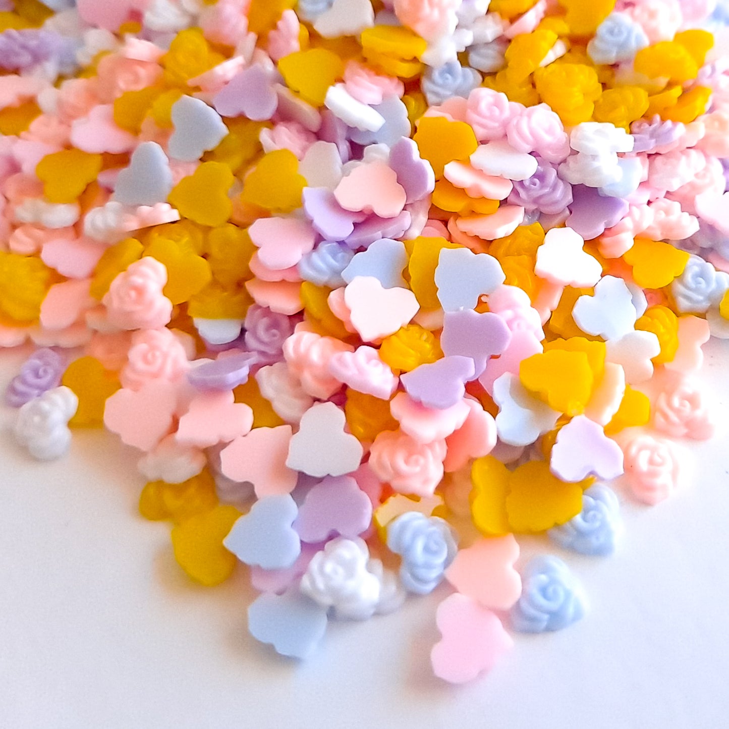 6.5mm Heart Flatbacks With Flower Detail, Glue On Cabochon Resin Confetti Decoden Embellishment for Nail Art Jewelrymaking and Crafting