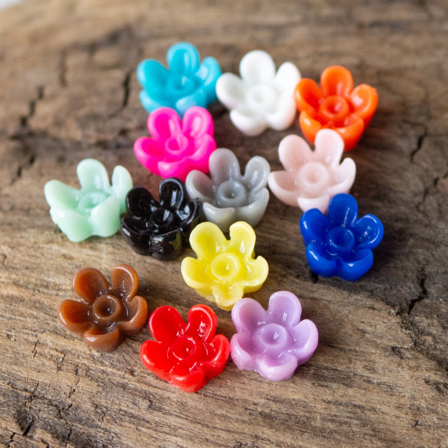 6mm Flower Cabochons in Resin