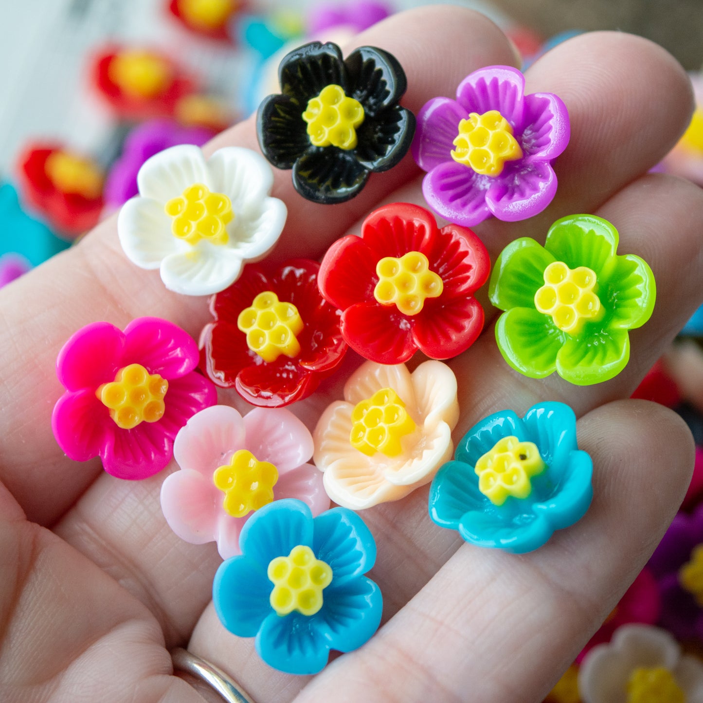 16mm Plum Blossom Flower Cabochons in Two-Tone Resin