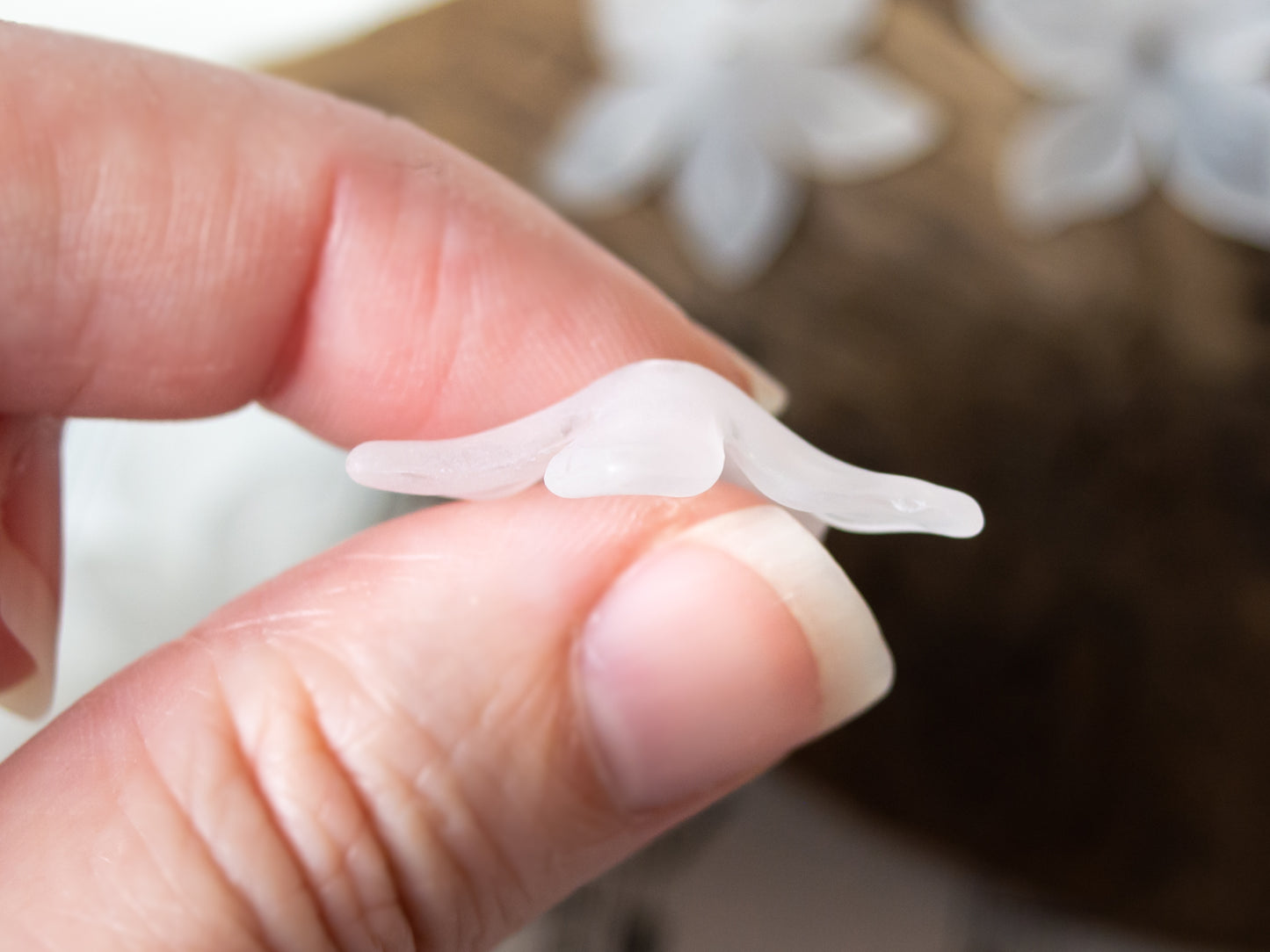 7x28mm White Flower Beads in Frosted Acrylic