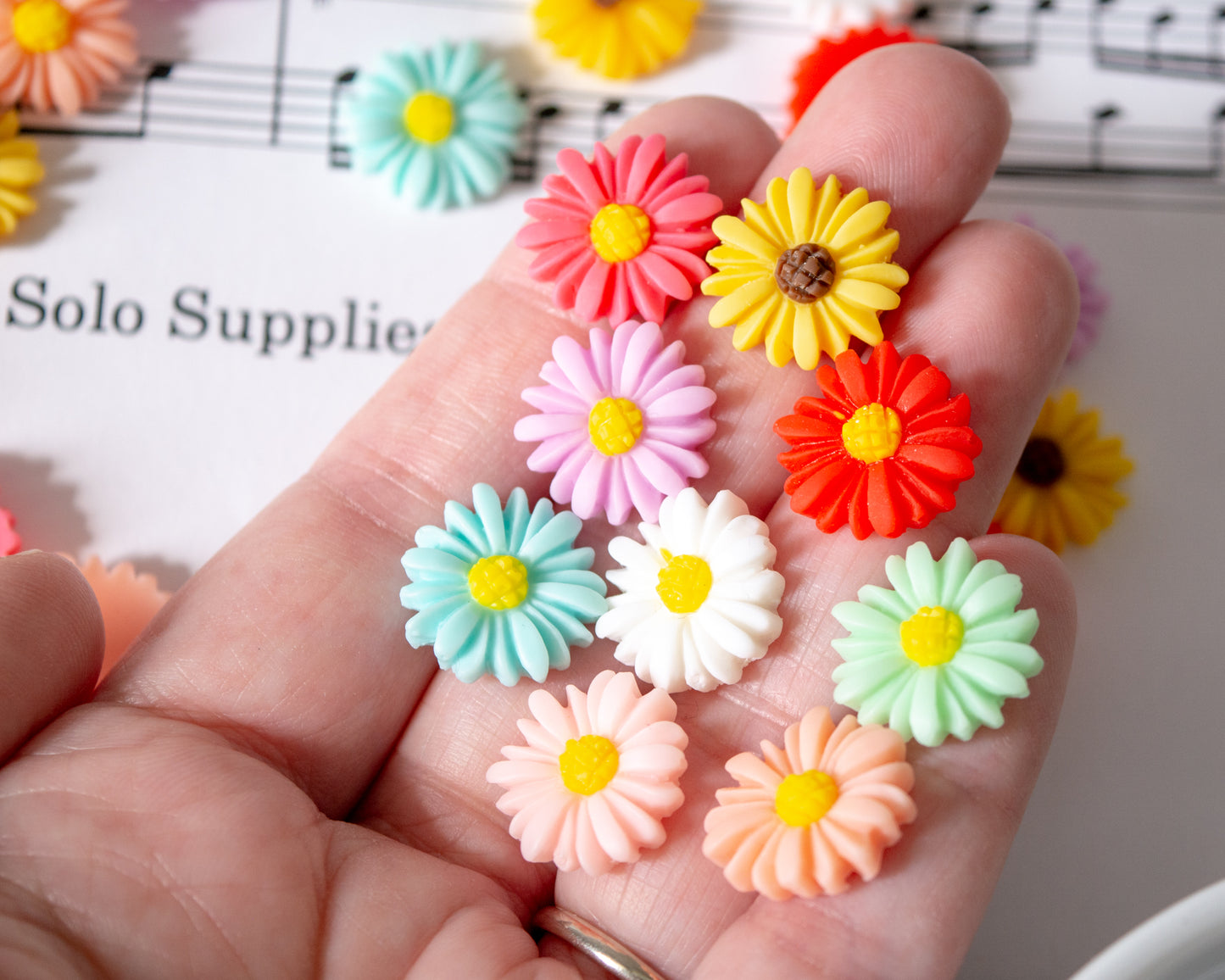 16mm Daisy Cabochons in Colorful Resin