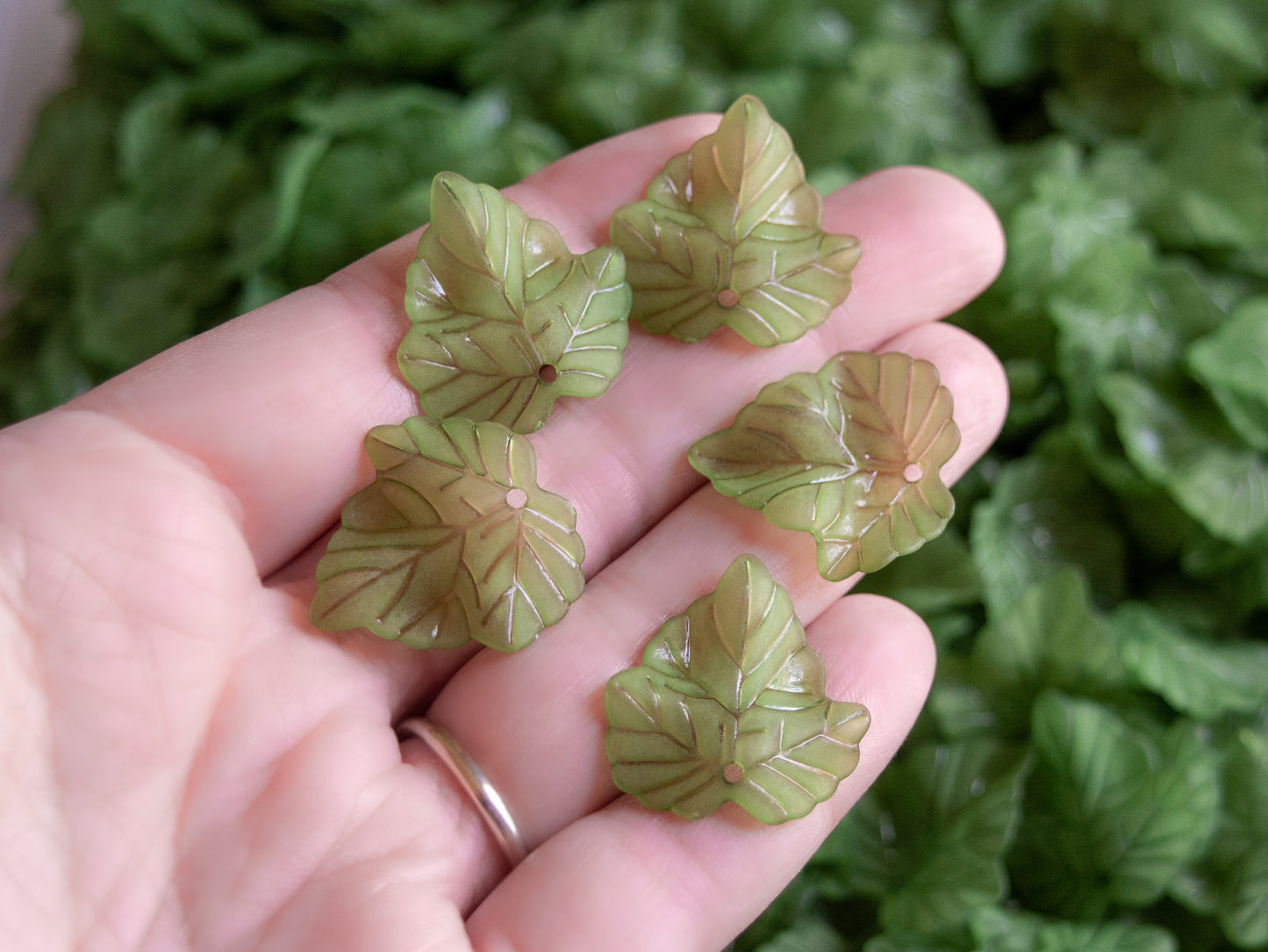 25mm Frosted Acrylic Leaf Beads in Green