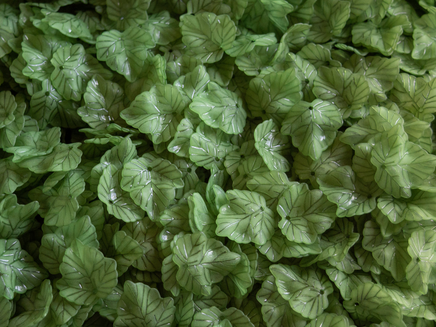 25mm Frosted Acrylic Leaf Beads in Green