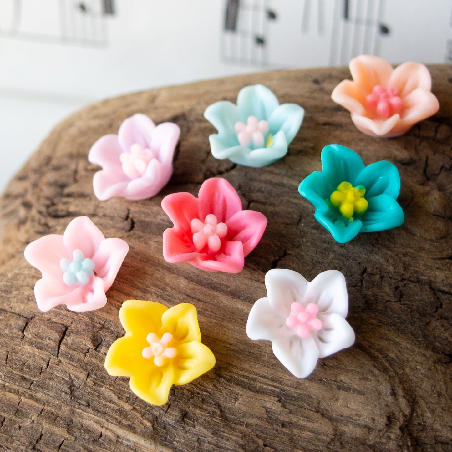 13mm Lily Cabochons in Two-Tone Resin