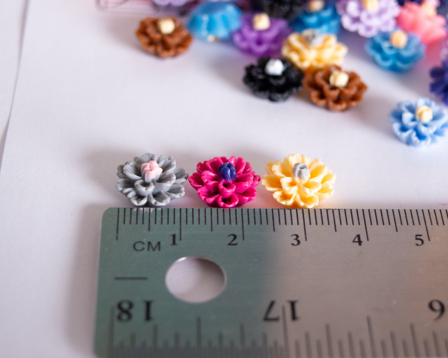 12mm Flower Cabochons in Two Tone Resin, Chrysanthemum/Dahlia