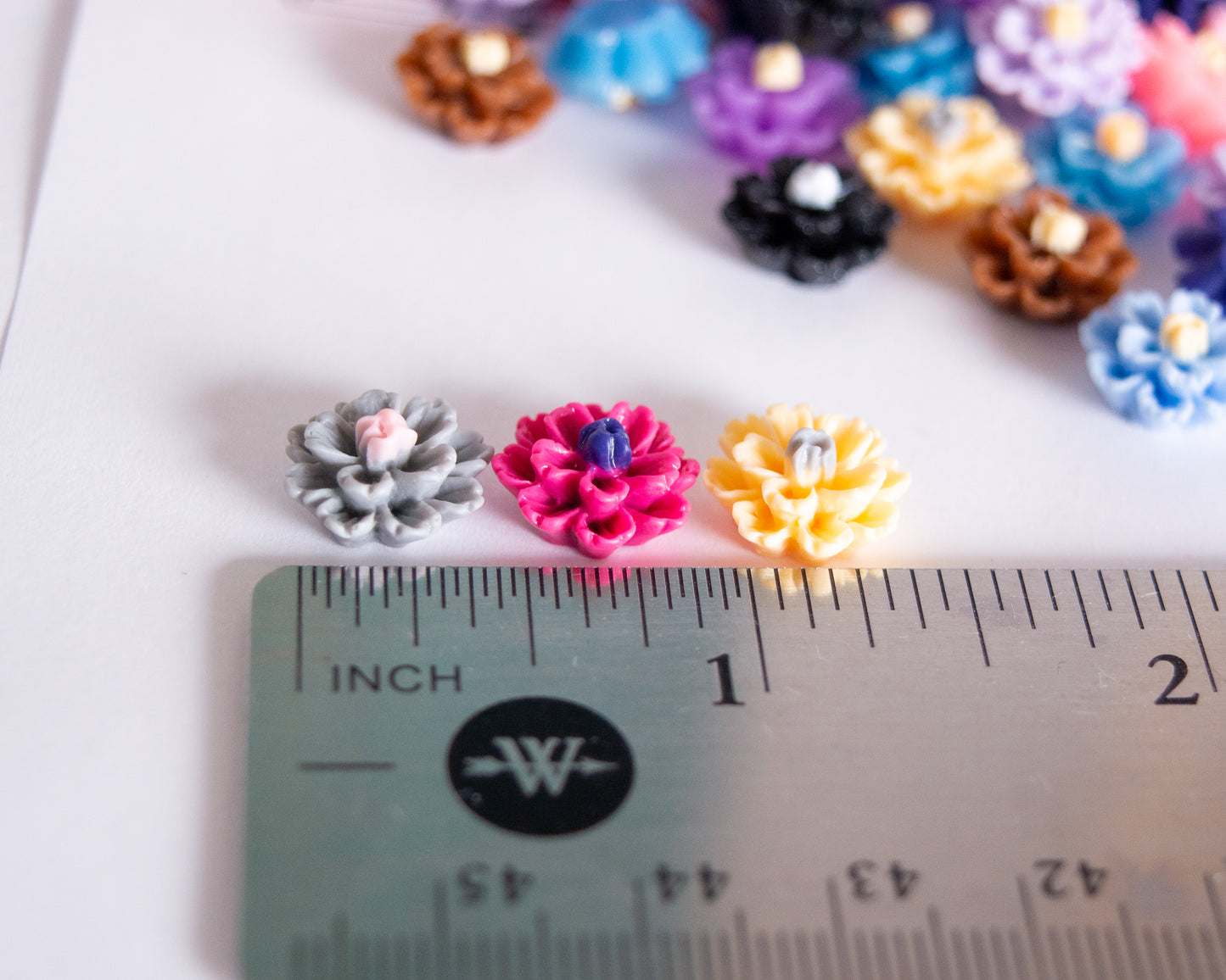 12mm Flower Cabochons in Two Tone Resin, Chrysanthemum/Dahlia